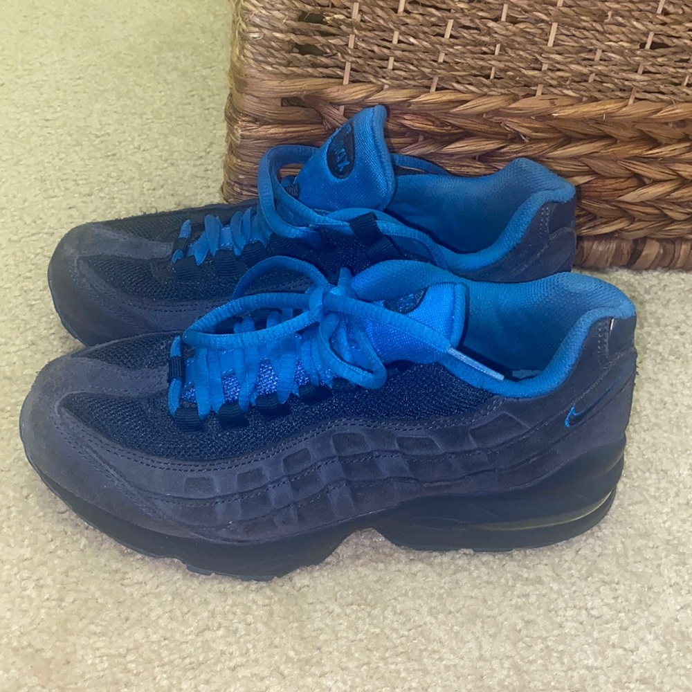 Dark blue Nike Air Max 97